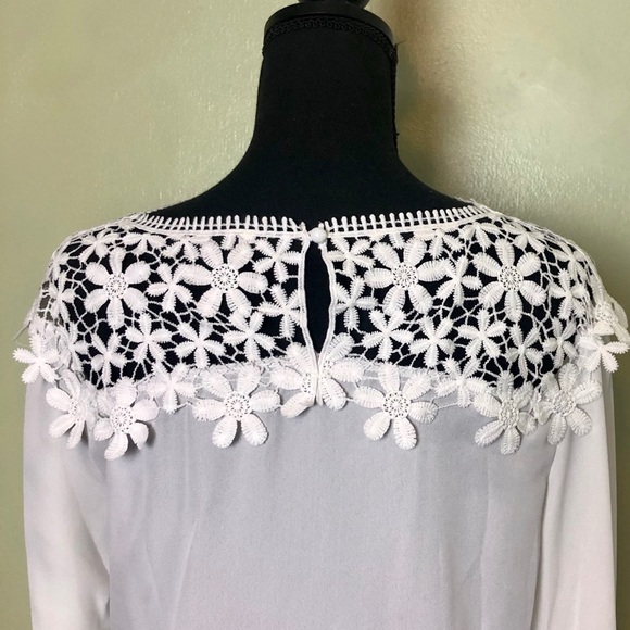 White lace neck blouse w drawstring bell sleeves - Picture 6 of 7